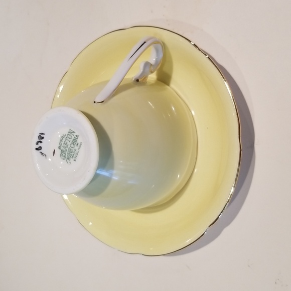 Royal Grafton  Bone china VINTAGE TEA CUP AND SAUCE - Picture 11 of 12